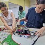Jovens da equipe Bubbletrons, de escola pública de Indaiatuba (SP), apresentados como talentos em robótica apoiados pela Siriom Automation