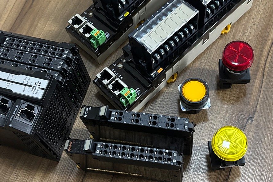 A Siriom Automation se posiciona como loja de automação industrial em Indaiatuba, oferecendo uma linha completa de materiais para montagem de painéis elétricos industriais, automação de máquinas e controle de processos.